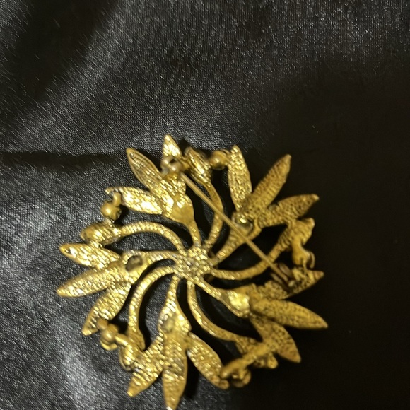 Purple and gold brooch - Picture 2 of 2